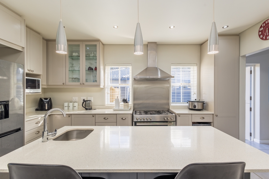 3 Bedroom Property for Sale in Whale Rock Gardens Western Cape